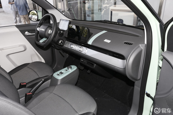 CHANGAN Lumin2022 301Km スウィート ロング バッテリーライフ ホワイト/ブルー 4人座自動車