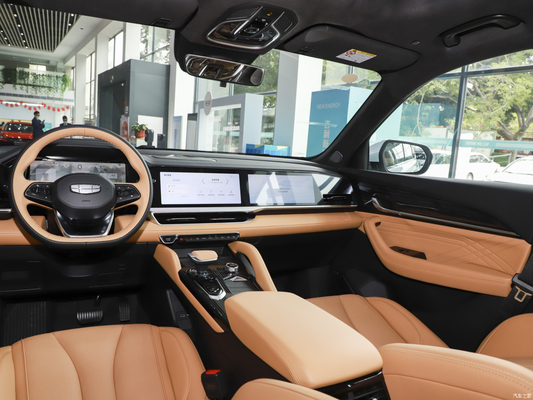 JILI Xingyue L 5ドアSUV スマート成人移動電気自動車 車 4770x1895x1689mm
