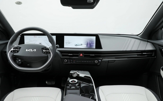 2023年 キア EV6 5ドア 5座 純電動車 671KM の走行距離とグレーエンジンタイプ
