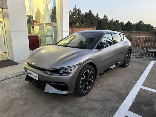 2023年 キア EV6 5ドア 5座 純電動車 671KM の走行距離とグレーエンジンタイプ
