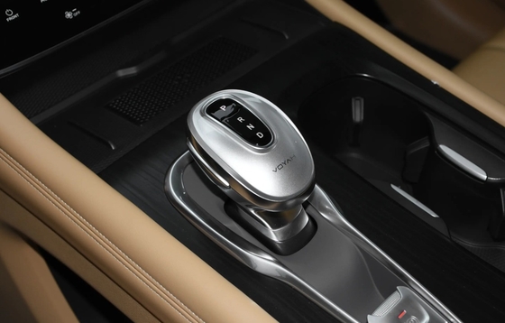 Chery Tiggo 8 Pro 電動車 暗い内装色とフロント4 後部2レーダー