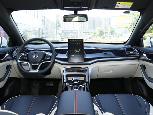 カスタマイズされた2023 Byd Qin Plus 電動車セダン 4ドア5人座車体構造
