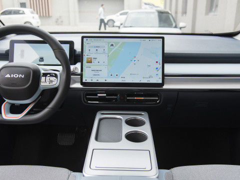 Aion Y 2022 70 エンドイヴ エディション Lfp エバーグライト 電動車 7席/SUVの車両