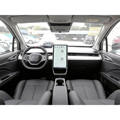 2022年 Neta V 300 Lite 4ホイール電気自動車 5席最大動力 120kW