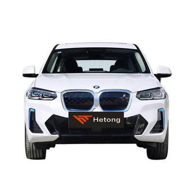 2022年 BMWS Ix3 SUV 最大発電量210kWの電気自動車と赤/青のカラーオプション