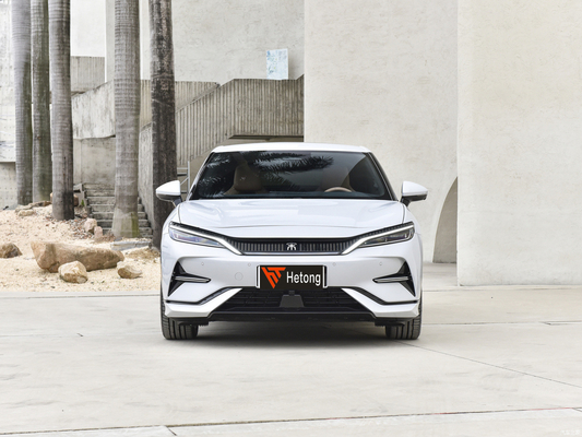 150kWのモーターパワーと199/201 Km/hの最大速度を持つパワフルな BYDソングL電気自動車