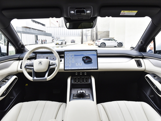 150kWのモーターパワーと199/201 Km/hの最大速度を持つパワフルな BYDソングL電気自動車